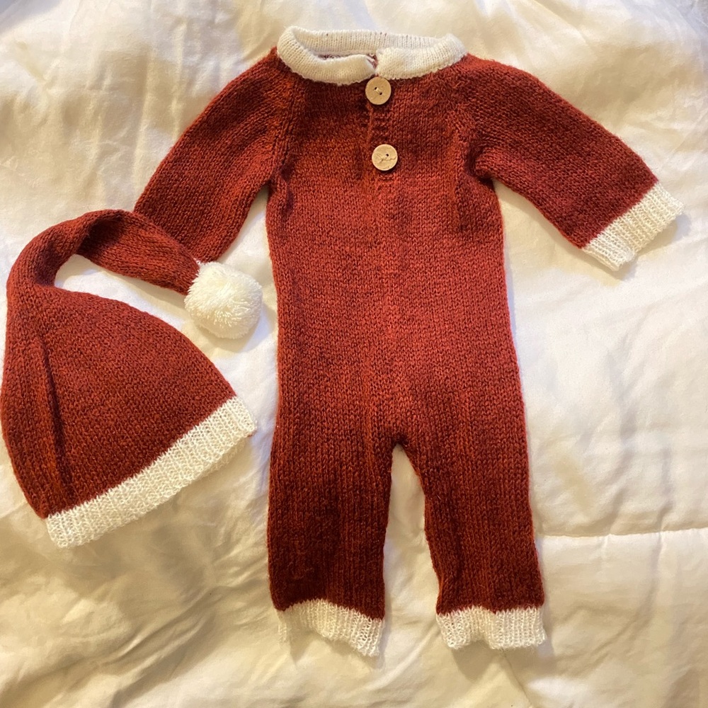 Hand crocheted Santa / Christmas baby infant outfit with hat